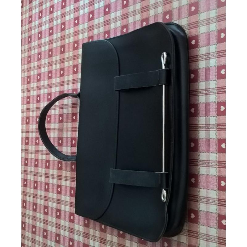 Leather sheet music case