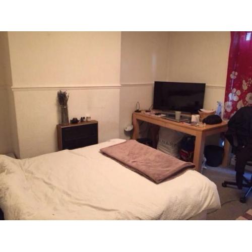 3 Double rooms for rent in a big flat in Brixton.