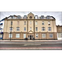 SPECIAL OFFERS AVAILABLE! Fully furnished double room perfect for professionals or students!
