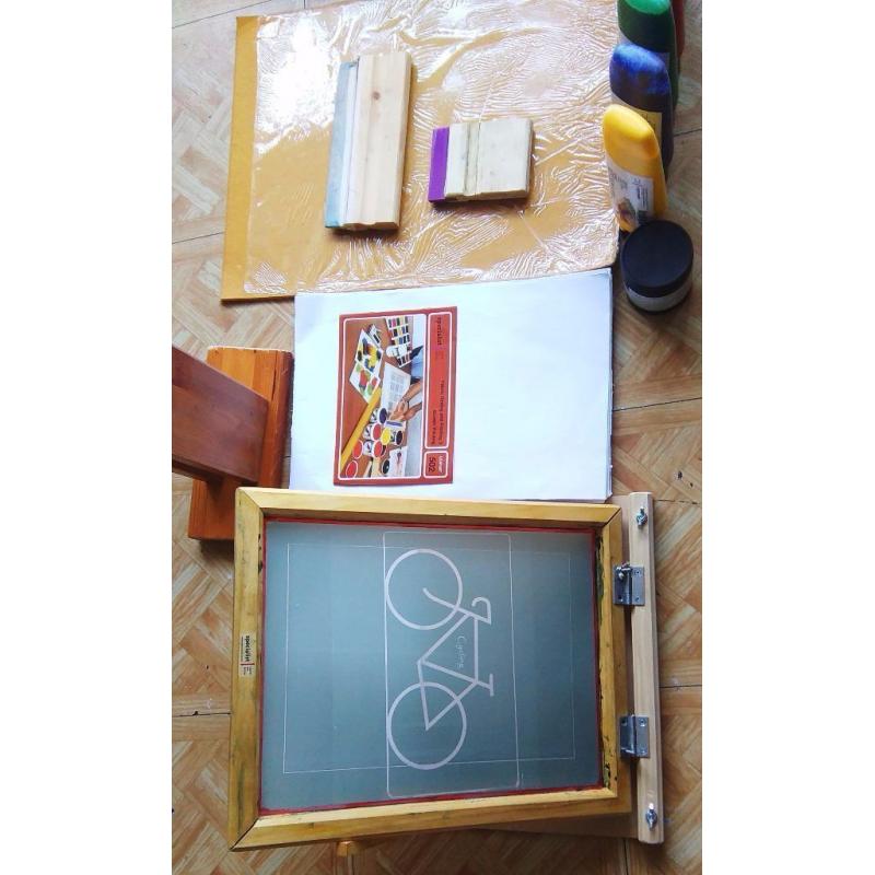 HOME-SCREEN PRINTING KIT INCLUDING EVERYTHING YOU NEED TO MAKE YOUR OWN T-SHIRTS ETC. (NEARLY NEW)
