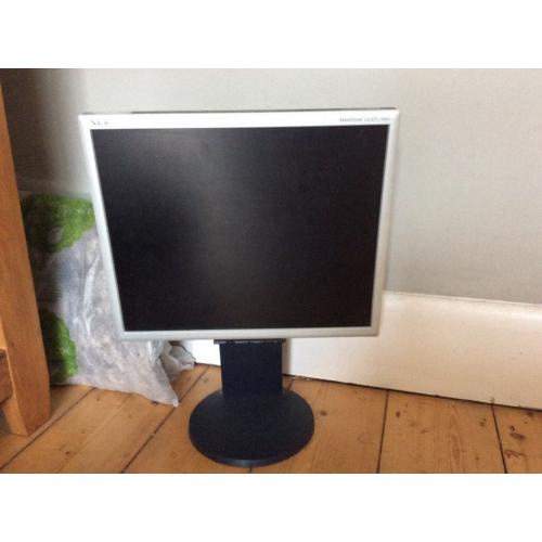 NEC Monitor (17")