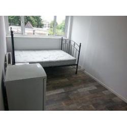 Perfect Comfortable Double Room For Rent Nearby Station Canary Wharf Call Now!