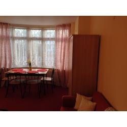 Double room Available now(Gants hill)