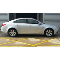 Vauxhall Insignia 2.0CDTi 16v ( 160ps ) ecoFlex ( Nav ) SE saloon in silver