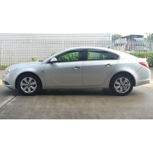 Vauxhall Insignia 2.0CDTi 16v ( 160ps ) ecoFlex ( Nav ) SE saloon in silver