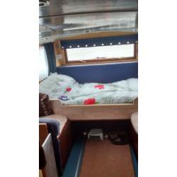 BOAT CABIN BROADS CRUISER 30 FT INBOARD BMC 4 CYLINDER DIESEL ENGINE AND CALORIFIER