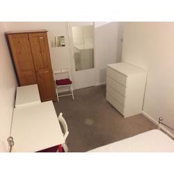 Lovely Double Room in Fulham (All Bills Included)