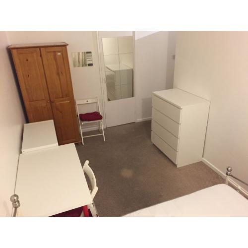Lovely Double Room in Fulham (All Bills Included)