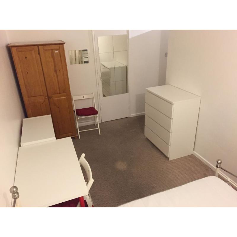 Lovely Double Room in Fulham (All Bills Included)
