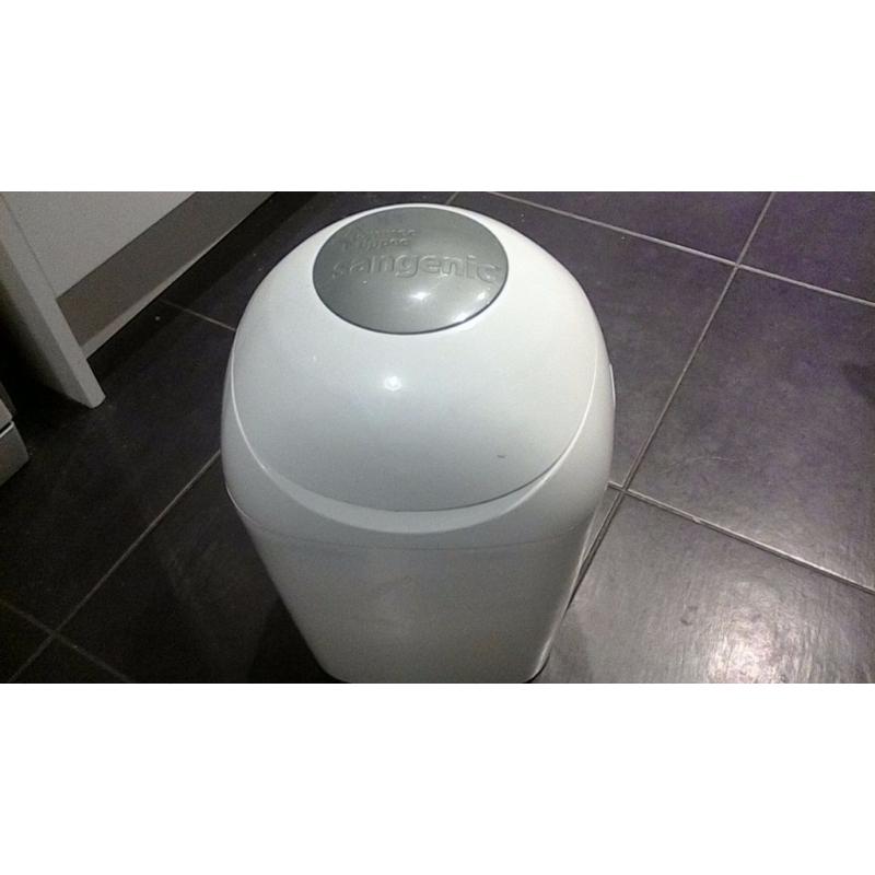 Tommee Tippee Sangenic nappy bin