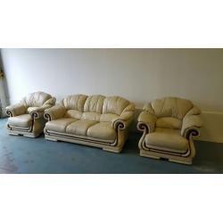 CREAM LEATHER SET 3 SEATER SOFA / SUITE / SETTEE & 2 CHAIRS WITH WOODEN FINISH DELIVERY AVAILABLE