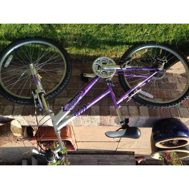 Girls Triumph Roma bike