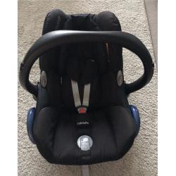 Maxi-cosi Cabriofix baby seat with Maxi-Cosi footmuff and rain cover