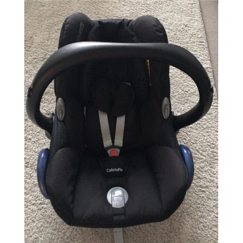 Maxi-cosi Cabriofix baby seat with Maxi-Cosi footmuff and rain cover
