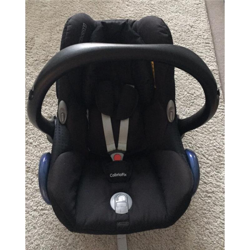 Maxi-cosi Cabriofix baby seat with Maxi-Cosi footmuff and rain cover