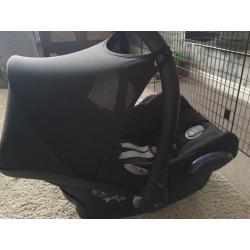 Maxi-cosi Cabriofix baby seat with Maxi-Cosi footmuff and rain cover