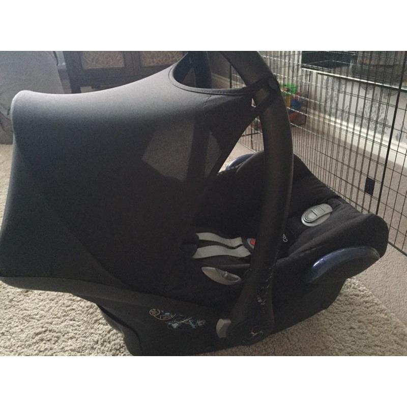 Maxi-cosi Cabriofix baby seat with Maxi-Cosi footmuff and rain cover