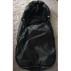 Maxi-cosi Cabriofix baby seat with Maxi-Cosi footmuff and rain cover