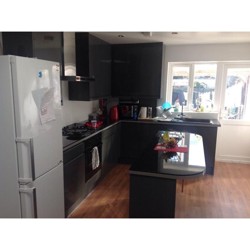 Room For Rent Close to Feltham Train Station and Major Bus Links For Single Person