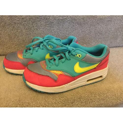 SIZE 2.5 NIKE