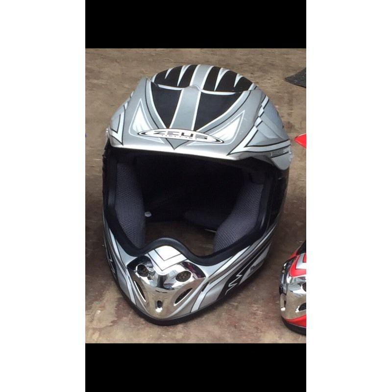 Motor cross helmet
