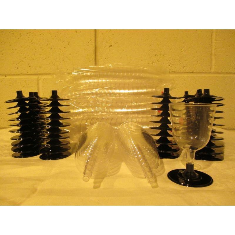 JOB LOT BUNDLE OF 200 TWO HUNDRED BRAND NEW PLASTIC DISPOSABLE WINE GLASSES PERFECT FOR PARTIES