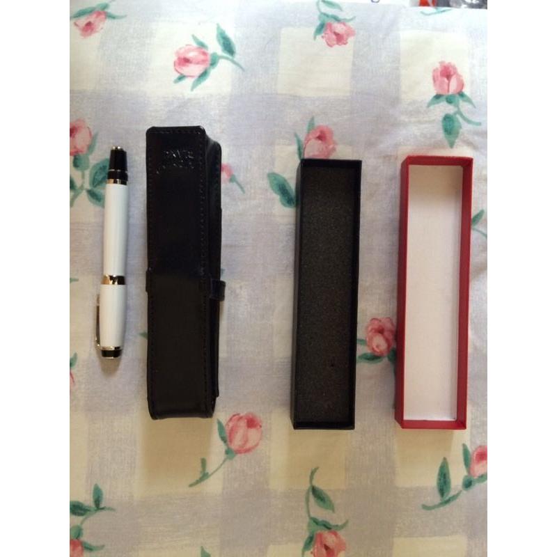 Mont Blanc White pen with leather case