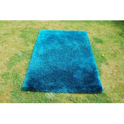Large turquoise/green long pile oblong rug (60x40 inches)