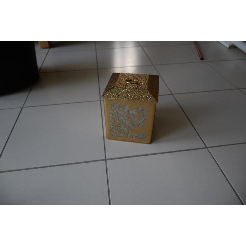 Gold Light Up Lantern, brand new. Ideal for indoor/outdoor use.
