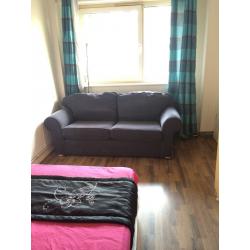 Spacious Room near Southwark Park, right next to the Thames