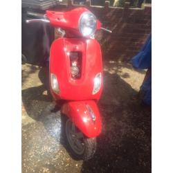 Piaggio Vespa lx 125 2007 low mileage