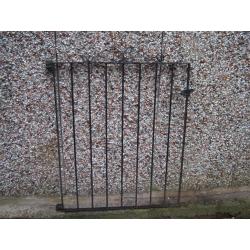 SINGLE GATE