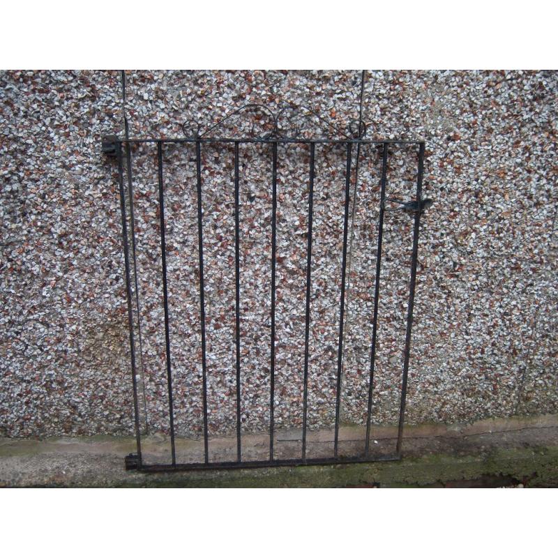 SINGLE GATE