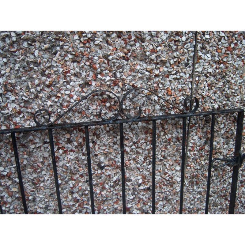 SINGLE GATE