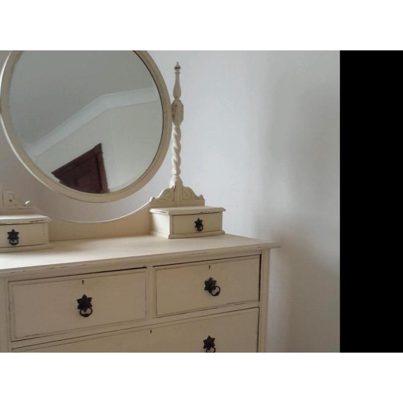 Shabby chic dressing table