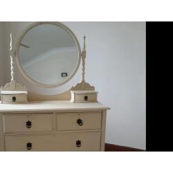 Shabby chic dressing table