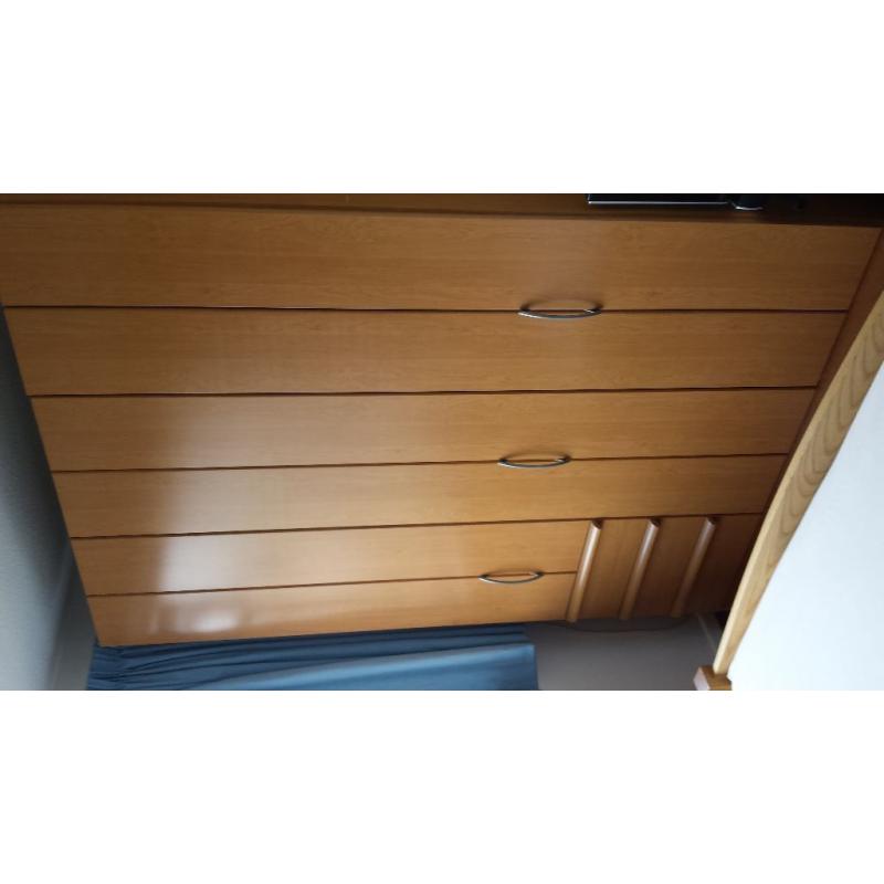Wardrobe triple bi-folding doors
