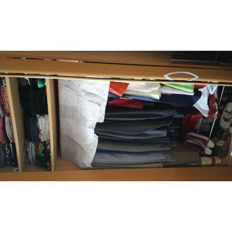 Wardrobe triple bi-folding doors