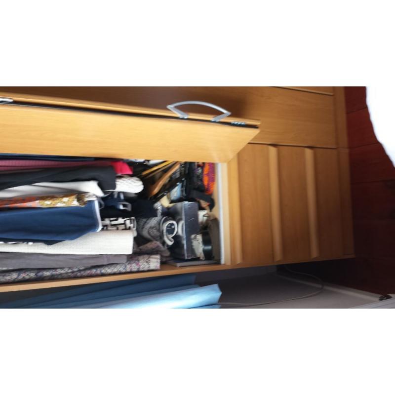 Wardrobe triple bi-folding doors