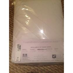 Mattress protector, quilted and waterproof new