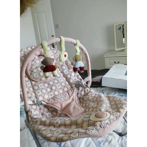 Mamas &Pappas activity cradle