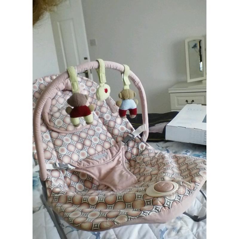 Mamas &Pappas activity cradle