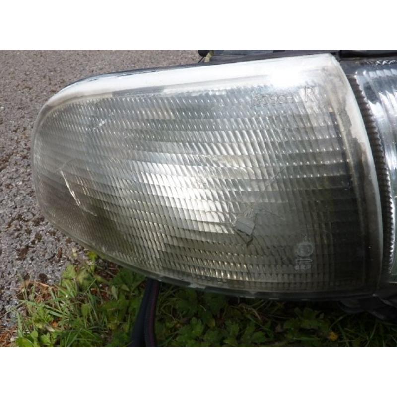 Audi A8 D2 PF headlight units with HID conversion