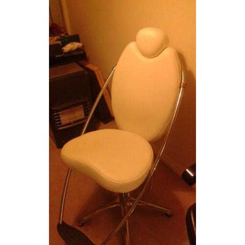 MASSAGE CHAIR