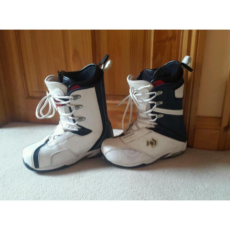 Men's Snowboarding boots.