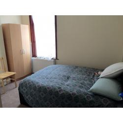 Bright double bedroom ensuite just 10 mins away from Lordship Lane