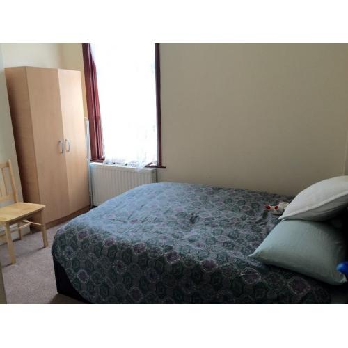 Bright double bedroom ensuite just 10 mins away from Lordship Lane
