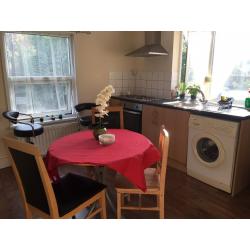 Bright double bedroom ensuite just 10 mins away from Lordship Lane