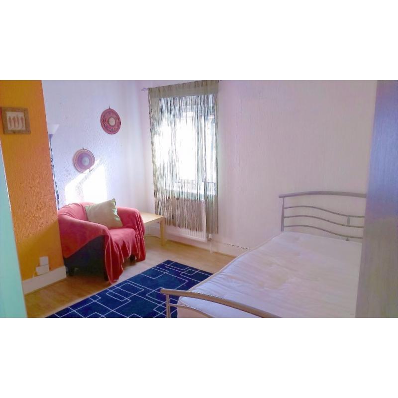 Nice Double Room to Rent - (Park Street)
