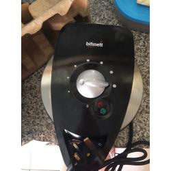 Waffle maker -like new